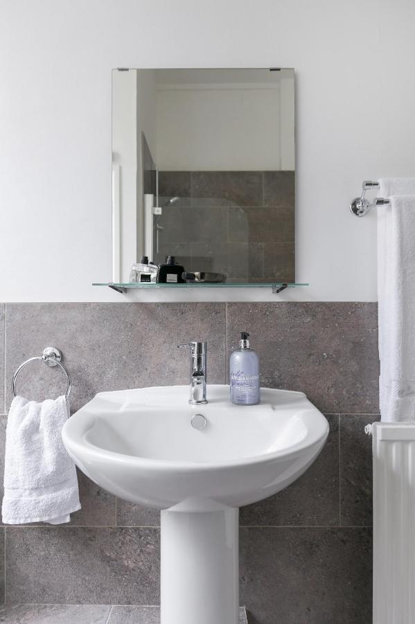 Chic 1 Bedroom Apartment In Bloomsbury, Sleeps 4 런던 외부 사진